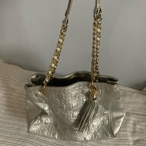 Silver Chain Strap Shoulder Bag with Many Inside Compartments